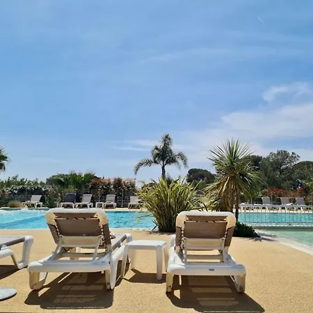 Domaine De L'ile D'or *